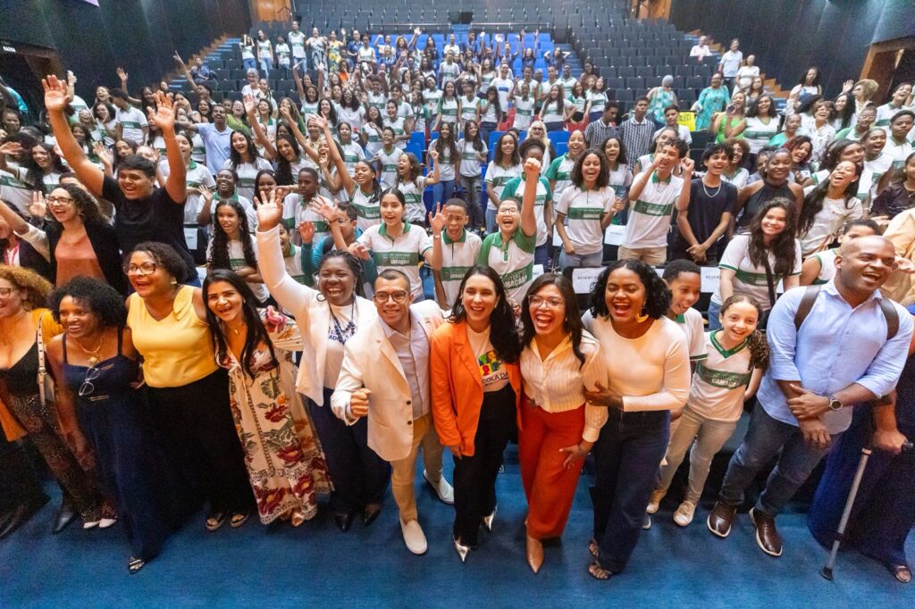 Lançamento do Programa Escola das Adolescências marca início de uma nova etapa para educação municipal
